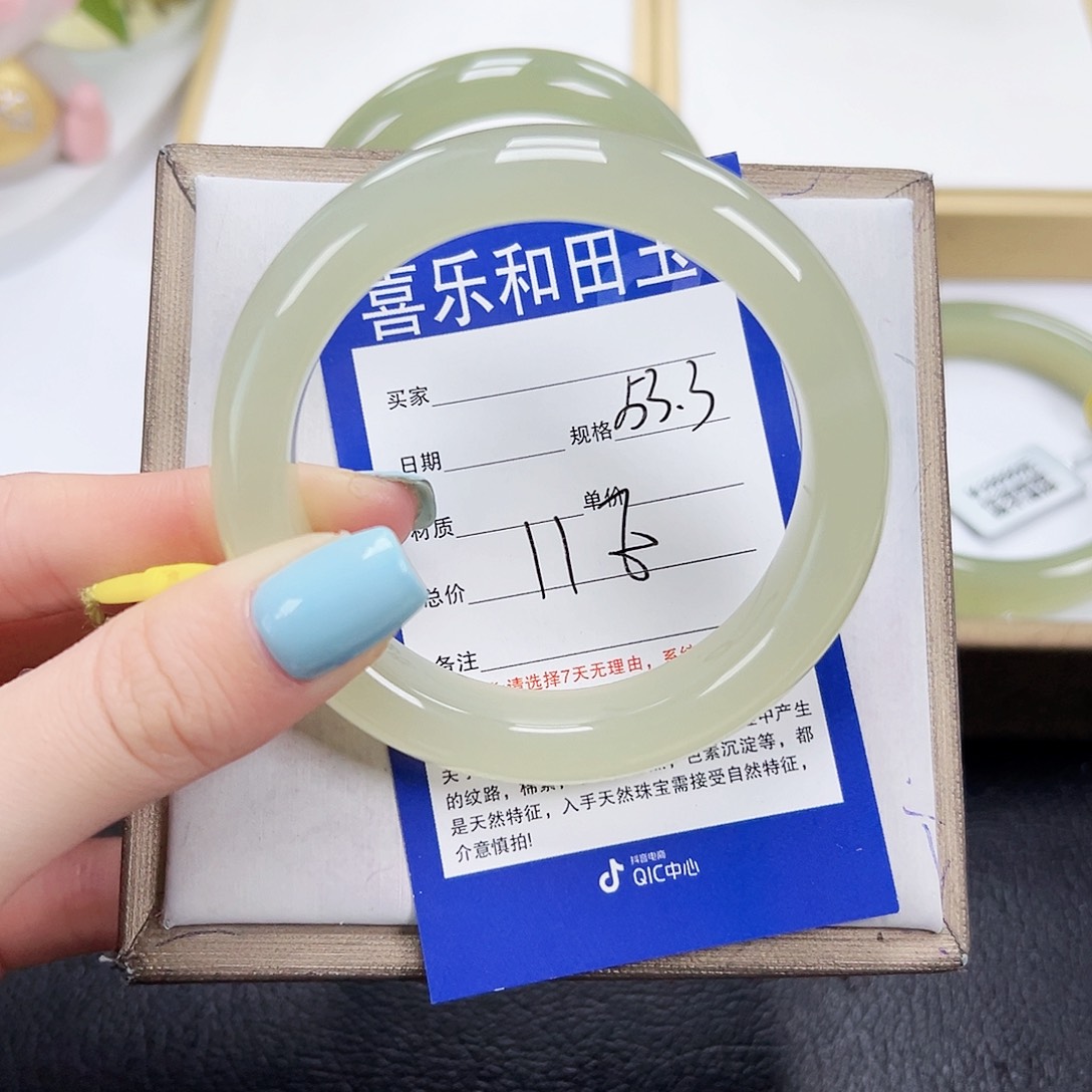 和田玉未镶嵌手镯