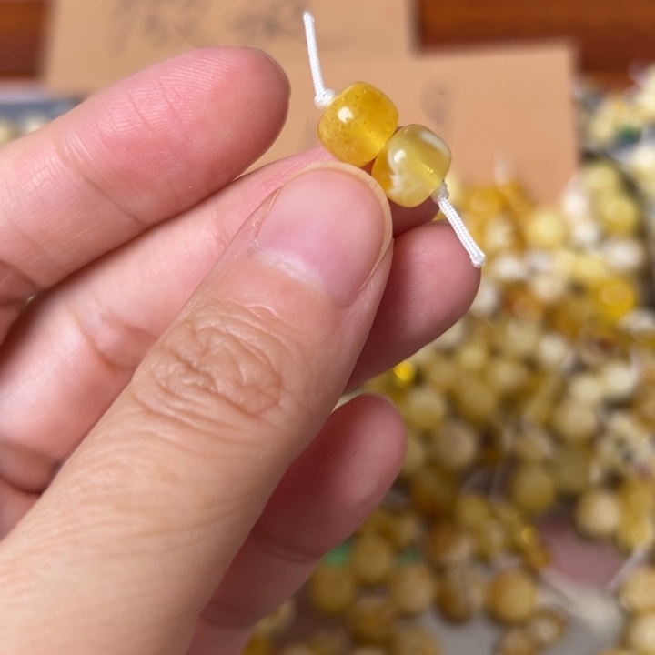 蜜蜡未镶嵌裸石8.1mm一对