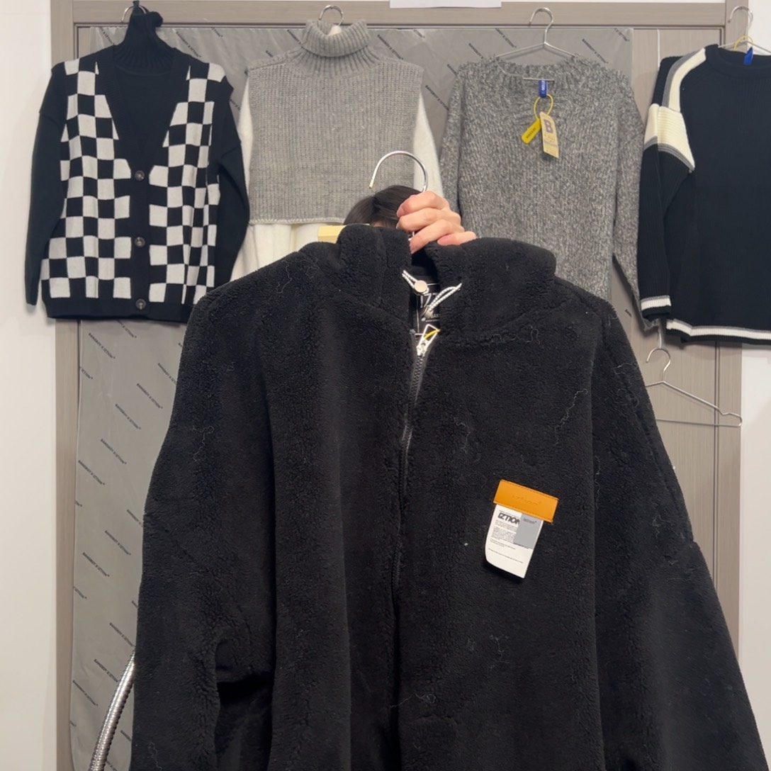 黑色羊羔绒连帽外套L