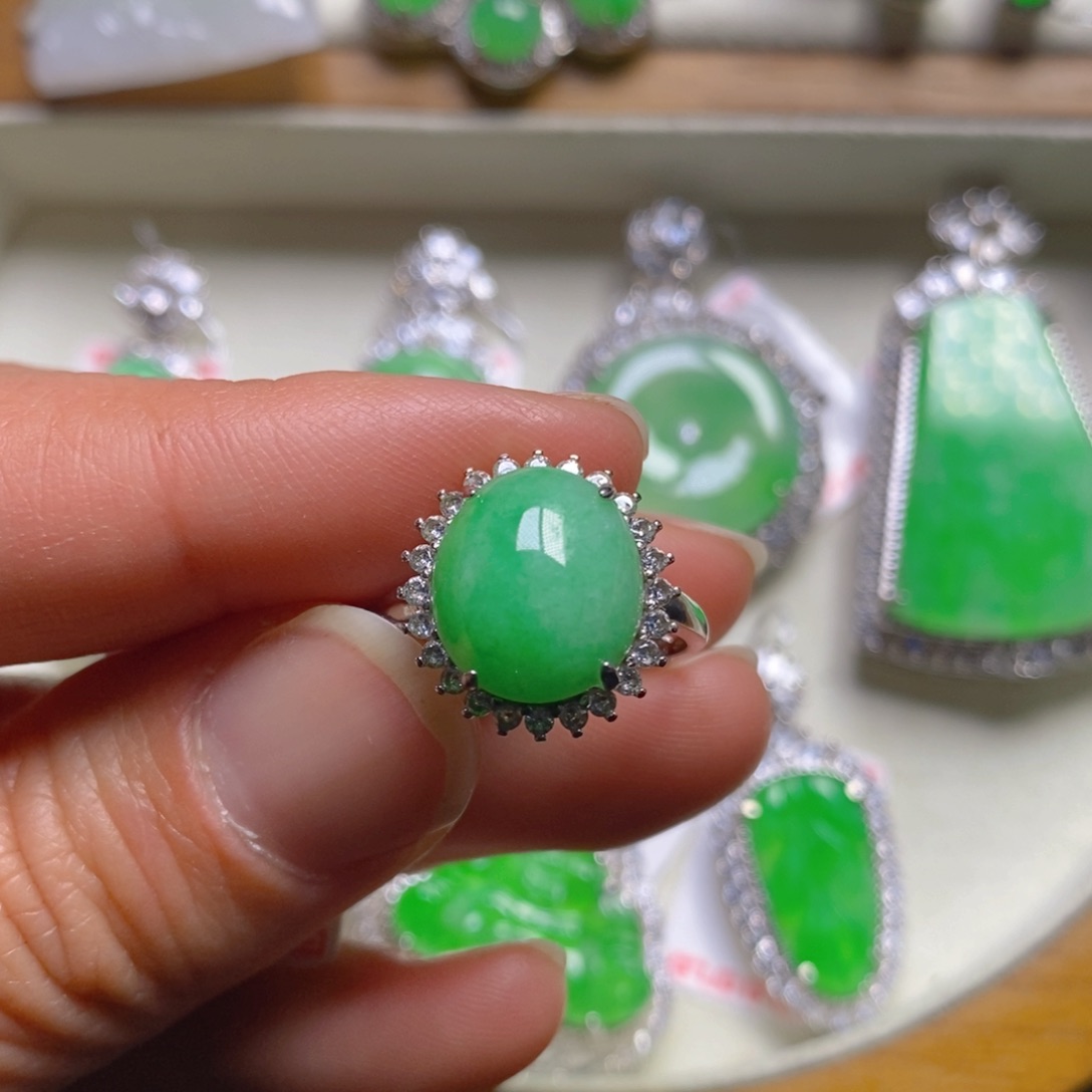 翡翠颈饰银S925镶嵌女戒