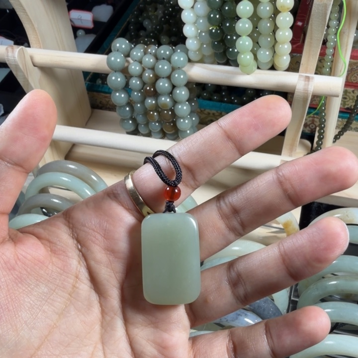 雨***沫和田玉（糖玉）未镶嵌手链