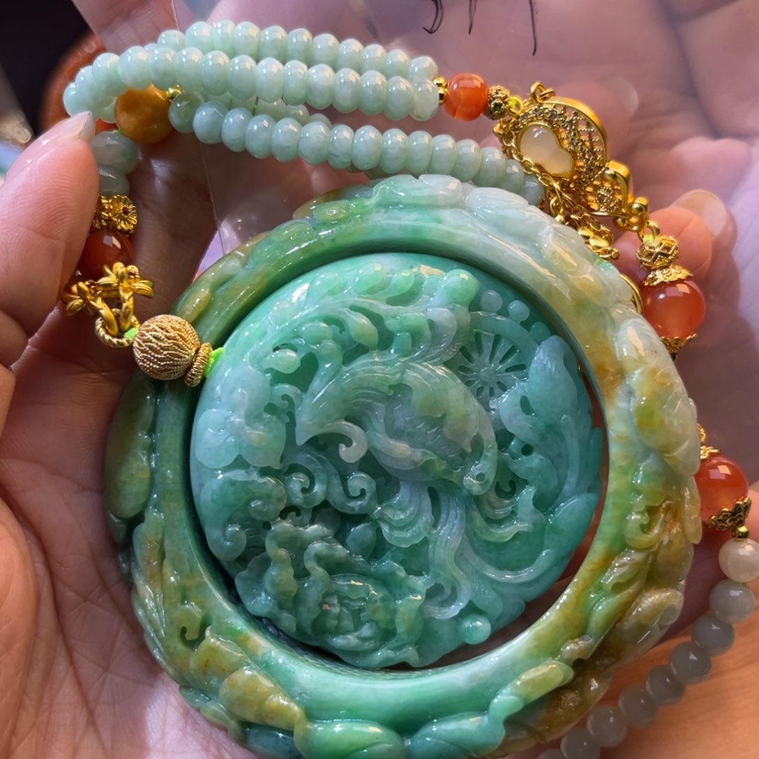 翡翠未镶嵌颈饰待编织