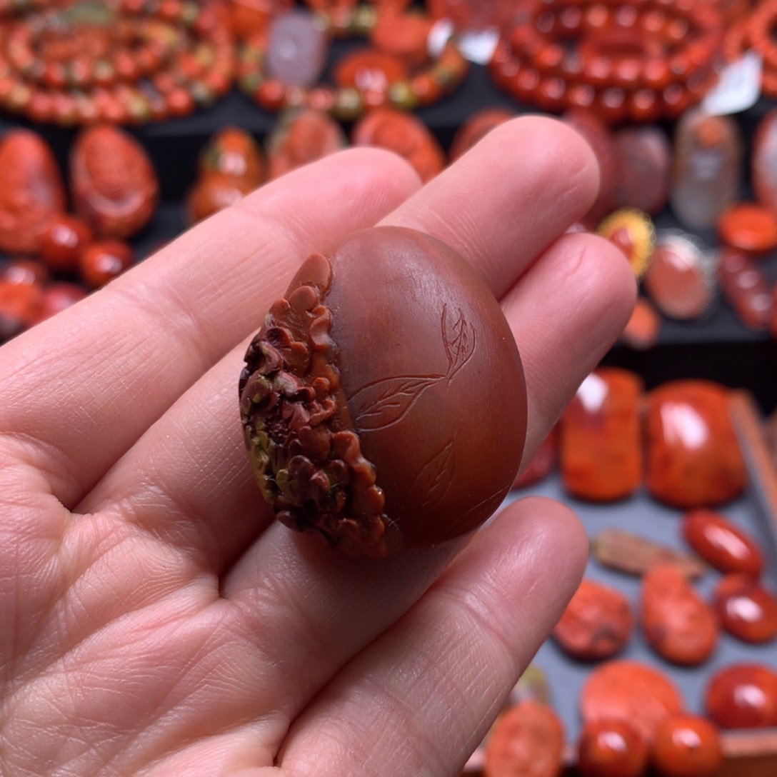 南红玛瑙吊坠未镶嵌