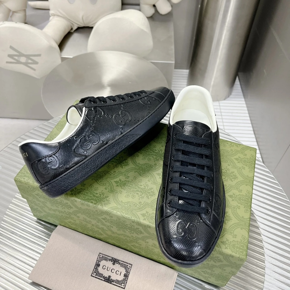 未使用 GUCCI/古驰 全新黑色浮雕老花板鞋15619393