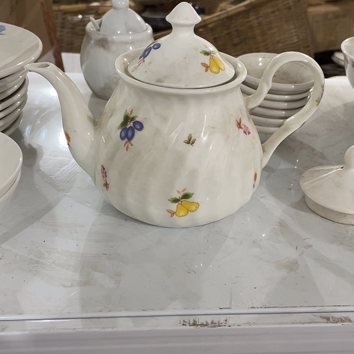 瓷片汉玉高骨瓷茶壶一个