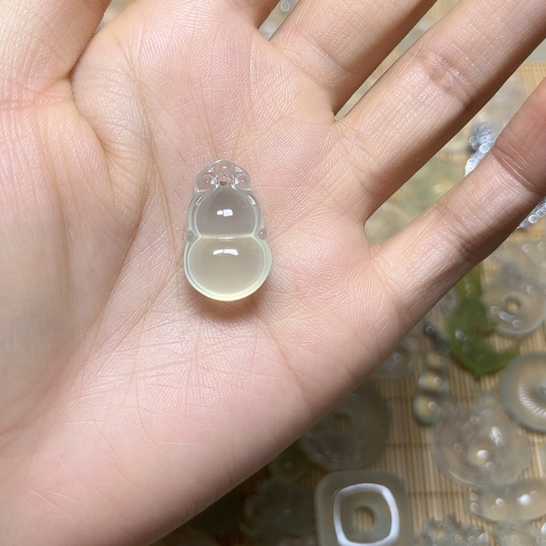 南***溪岫玉未镶嵌颈饰吊坠