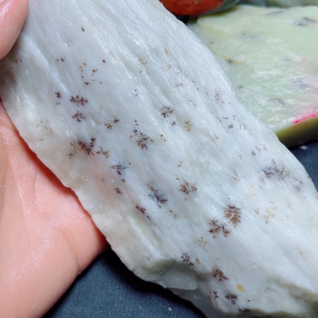 和田玉（糖玉）未镶嵌珠宝奇石