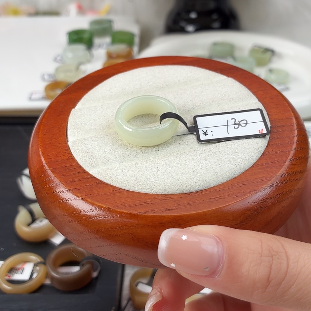 和田玉未镶嵌戒指Q22蜂蜜水轮胎内径16.9