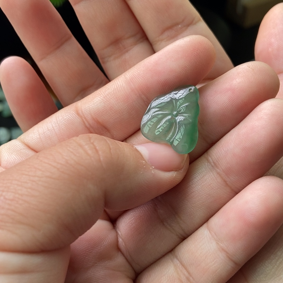 定制翡翠未镶嵌莲花