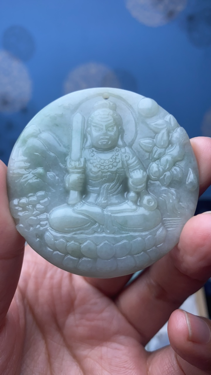 天然翡翠不动明王吊坠