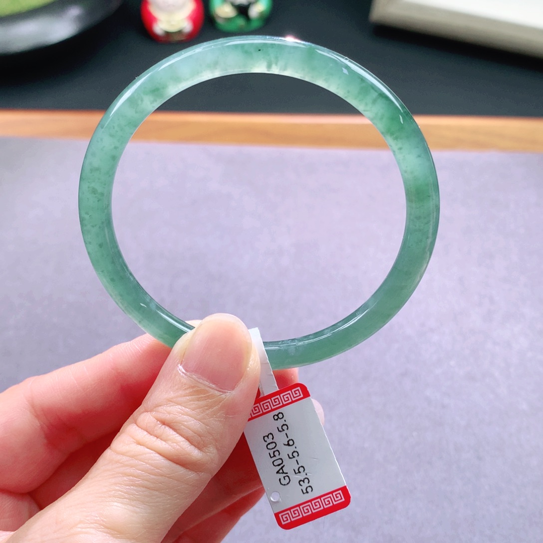 翡翠手镯未镶嵌天然翡翠手镯