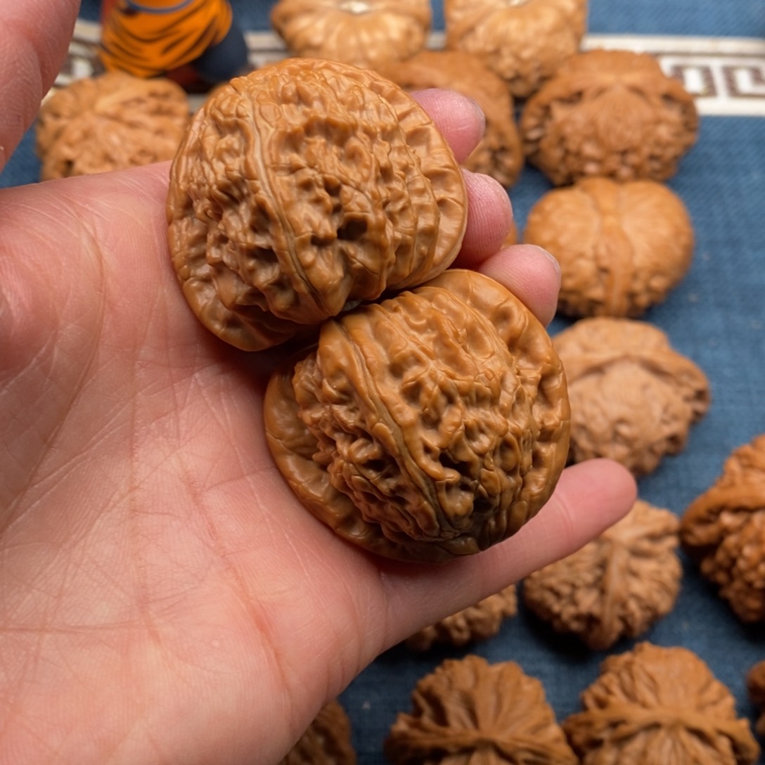 文玩核桃把件41全品三角白