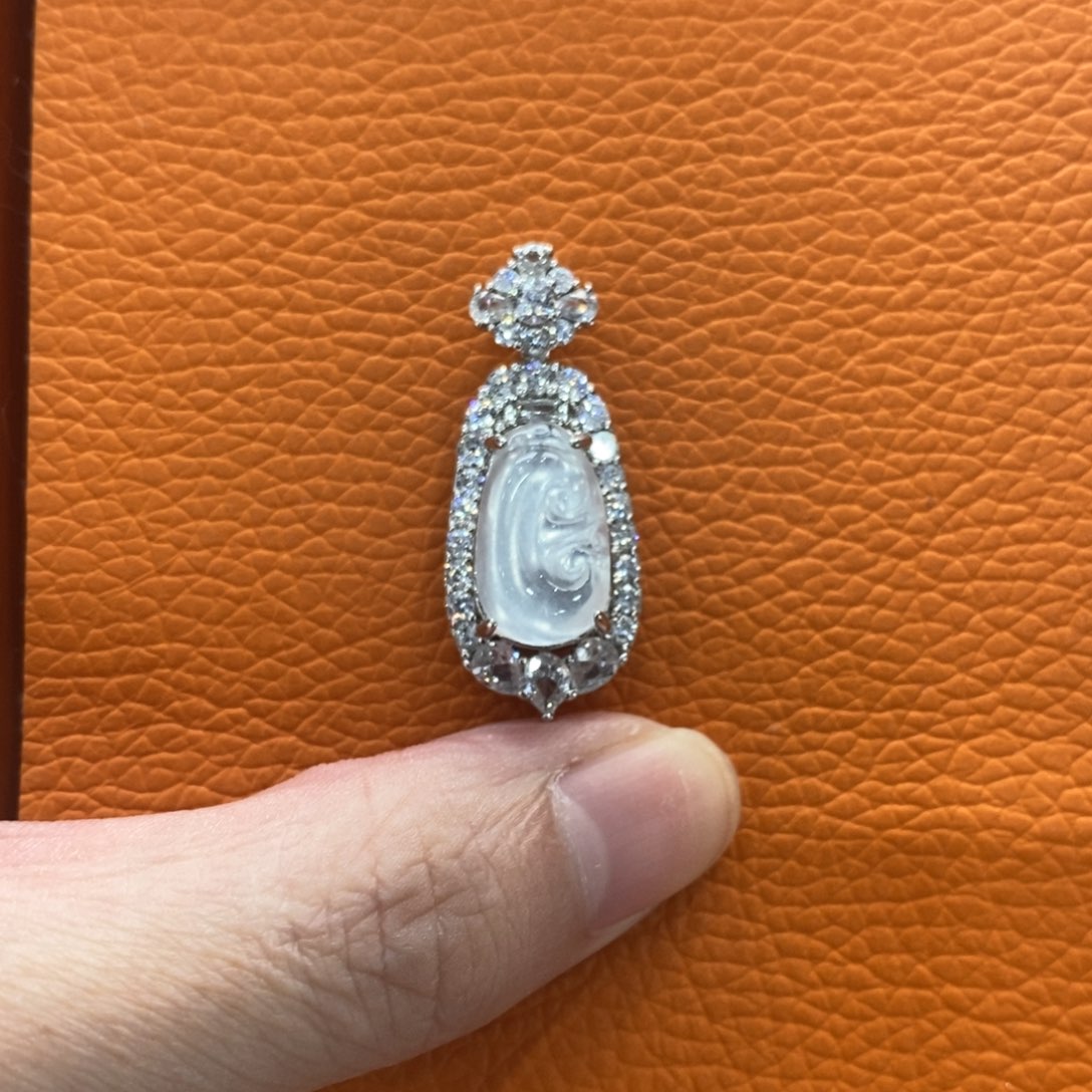 石英质玉吊坠(赠链)合金琴*