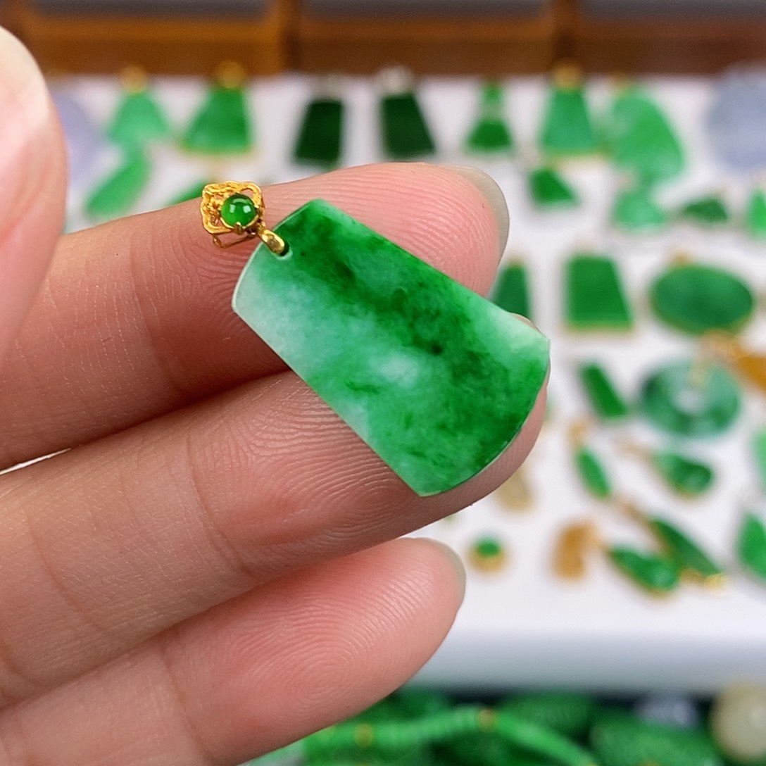 吊坠(不含链)18K金镶嵌翡翠