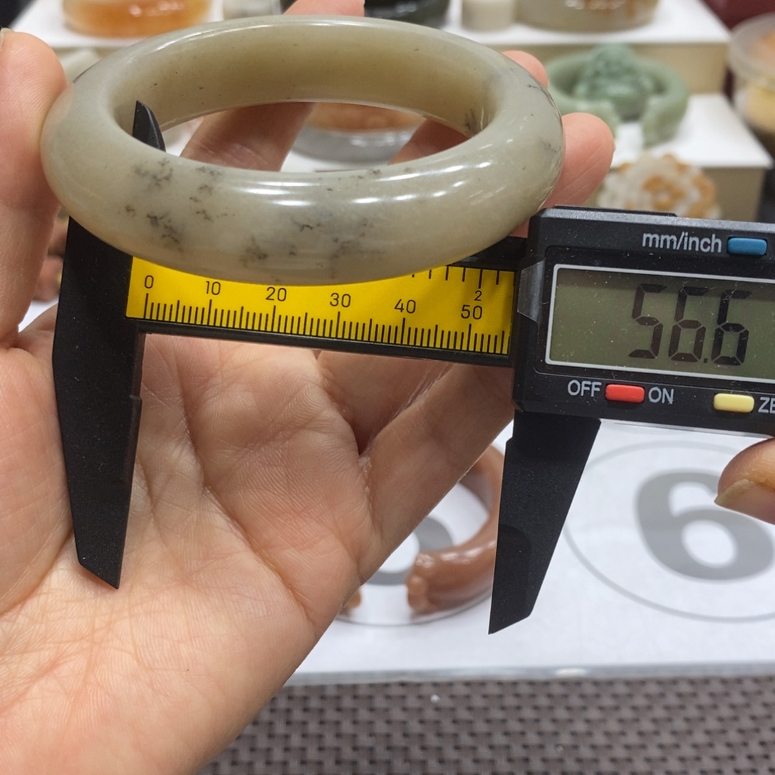 石英质玉未镶嵌手镯