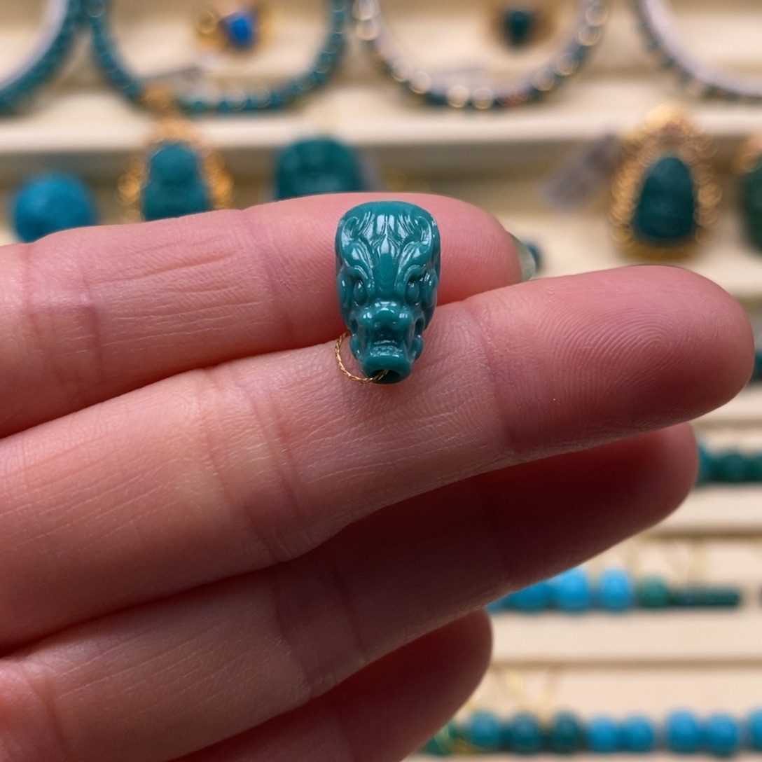 绿松石珠宝奇石未镶嵌直径8.1×7.1兽背云