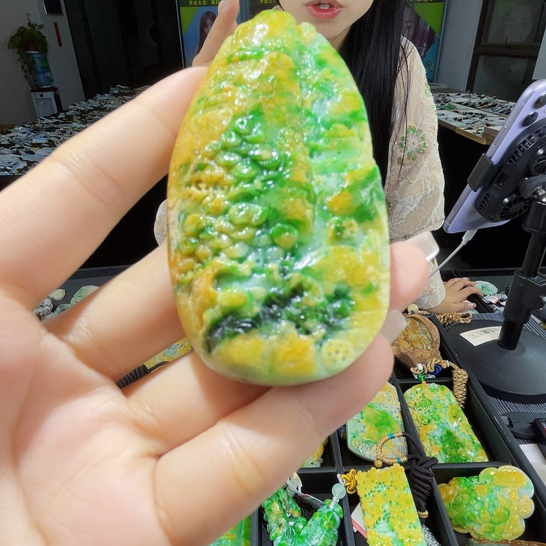 颈饰未镶嵌翡翠一