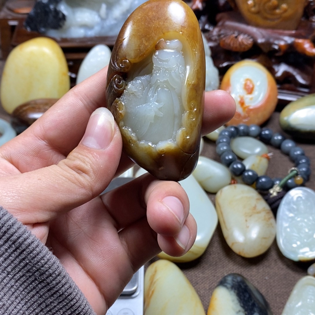 和田玉未镶嵌把件