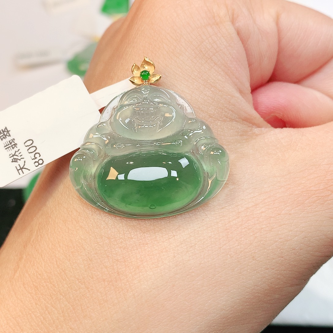 翡翠18K金镶嵌颈饰