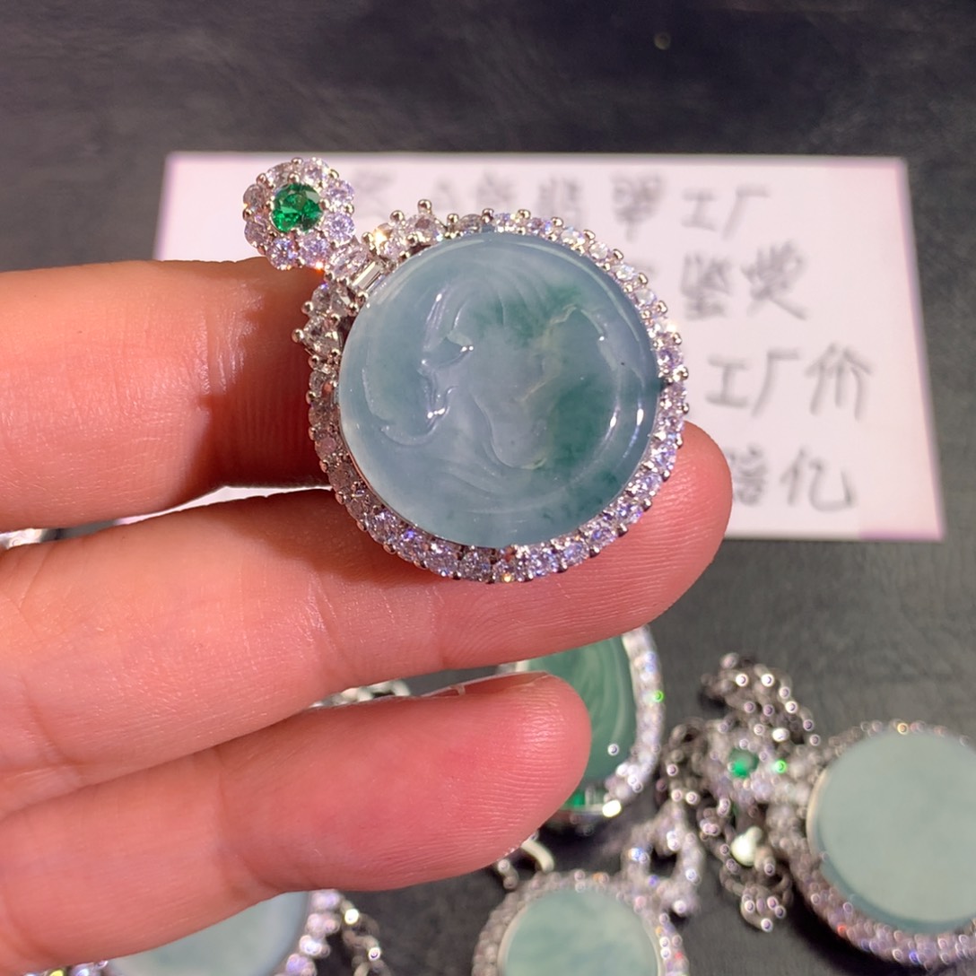 翡翠颈饰未镶嵌与你相伴