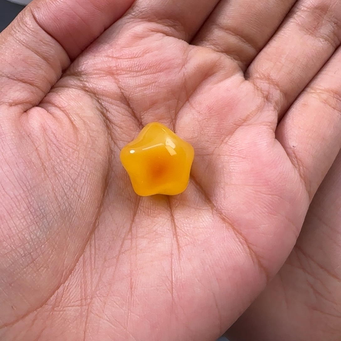 琥珀未镶嵌颈饰琥珀