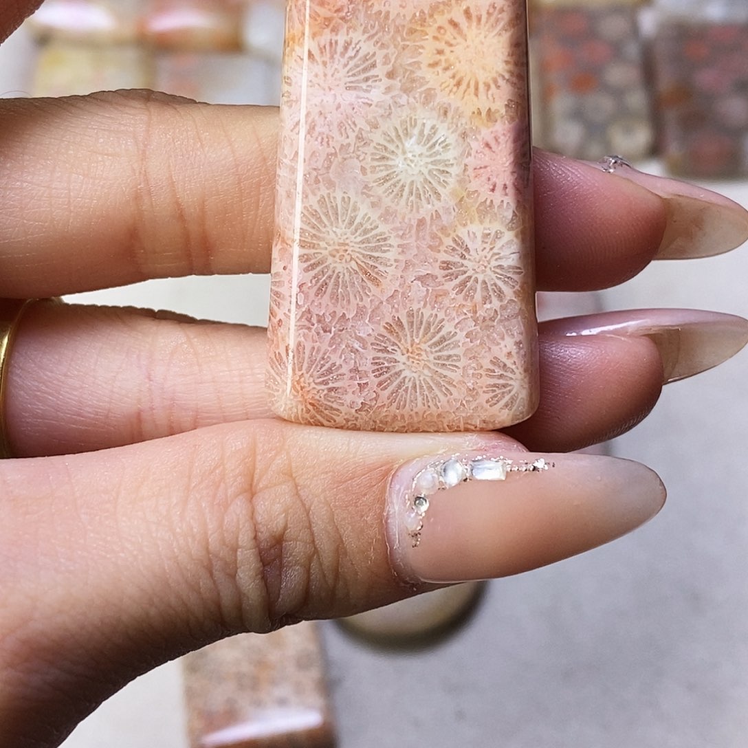 合金颈饰硅化玉秦*