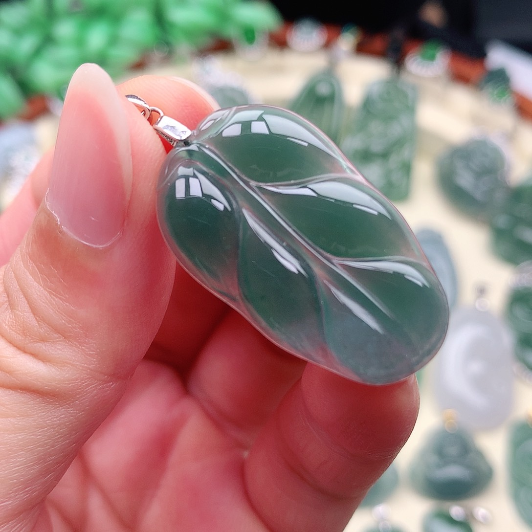 翡翠未镶嵌颈饰吊坠