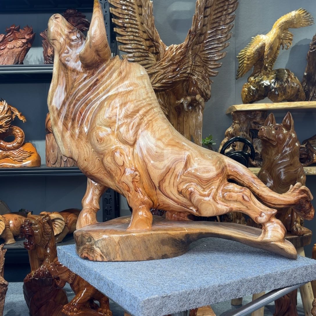 粤***头木香樟木牛气冲天摆件