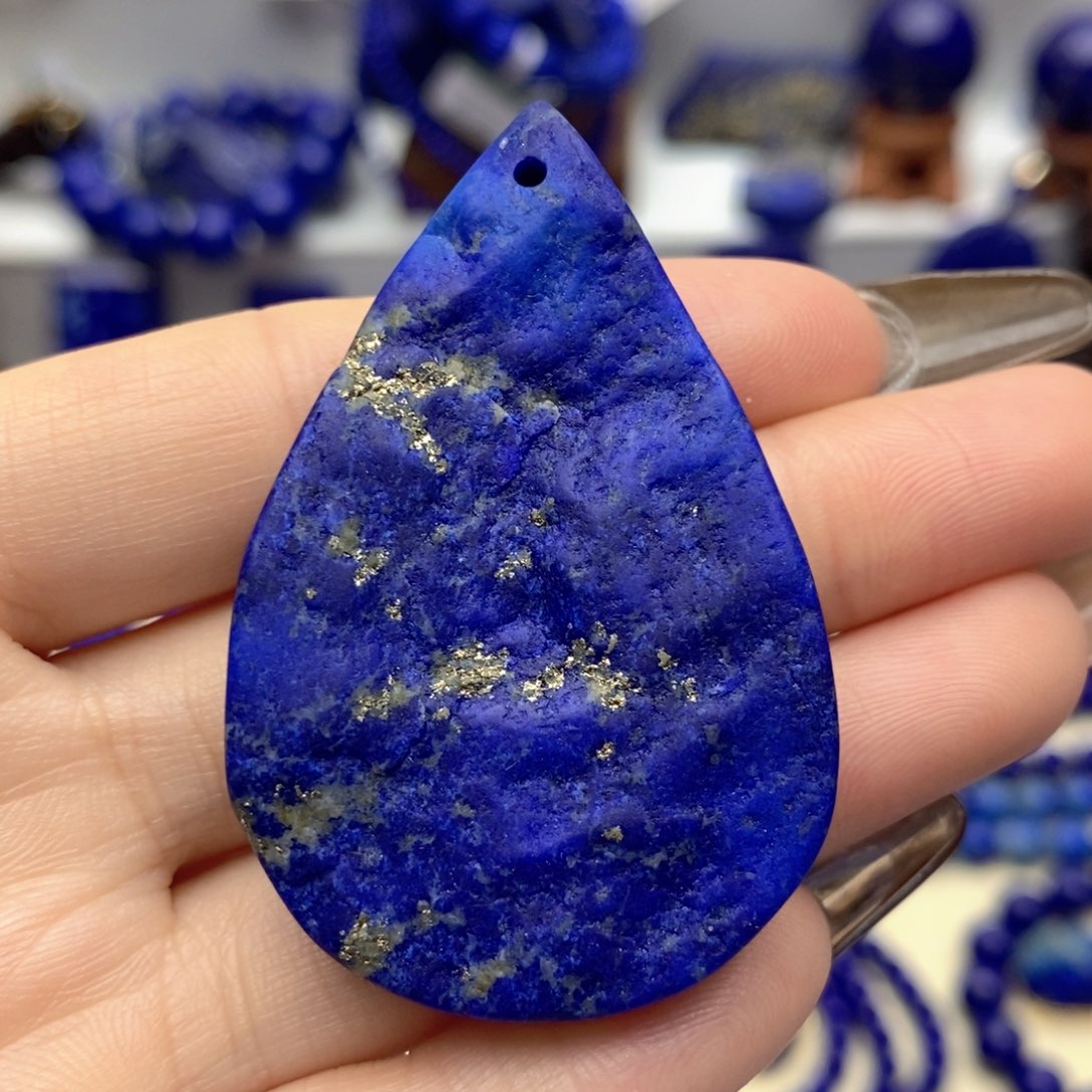 青金石未镶嵌颈饰