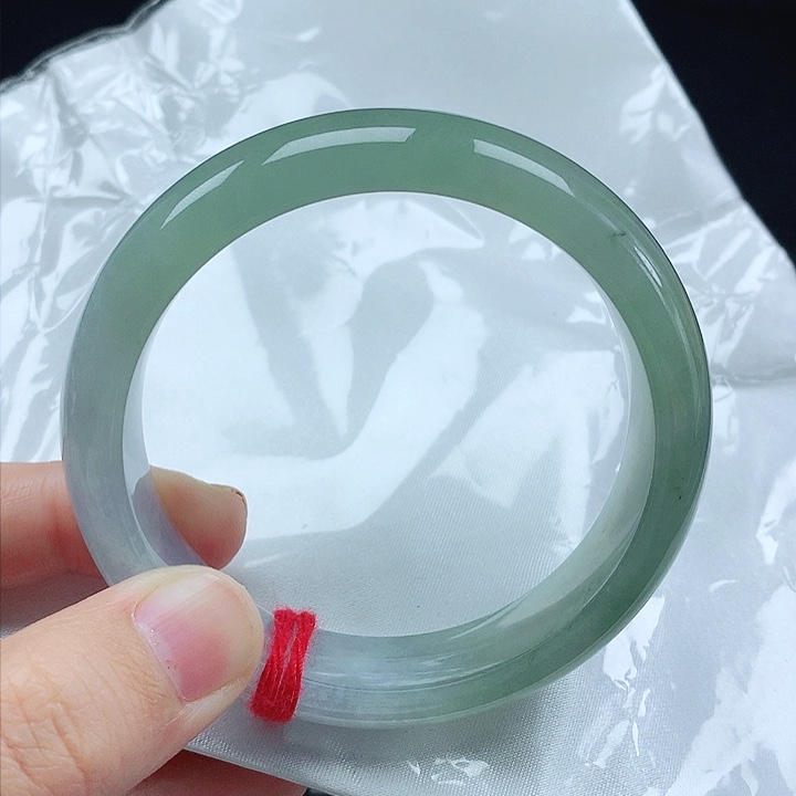 翡翠手镯未镶嵌琪*?天然翡翠手镯