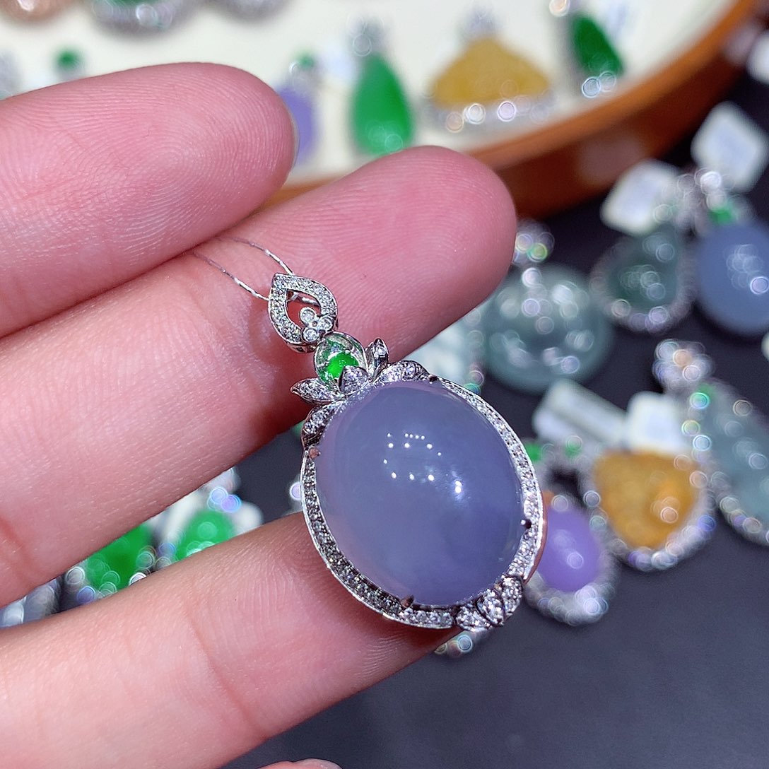 翡翠吊坠(不含链)18K金镶嵌