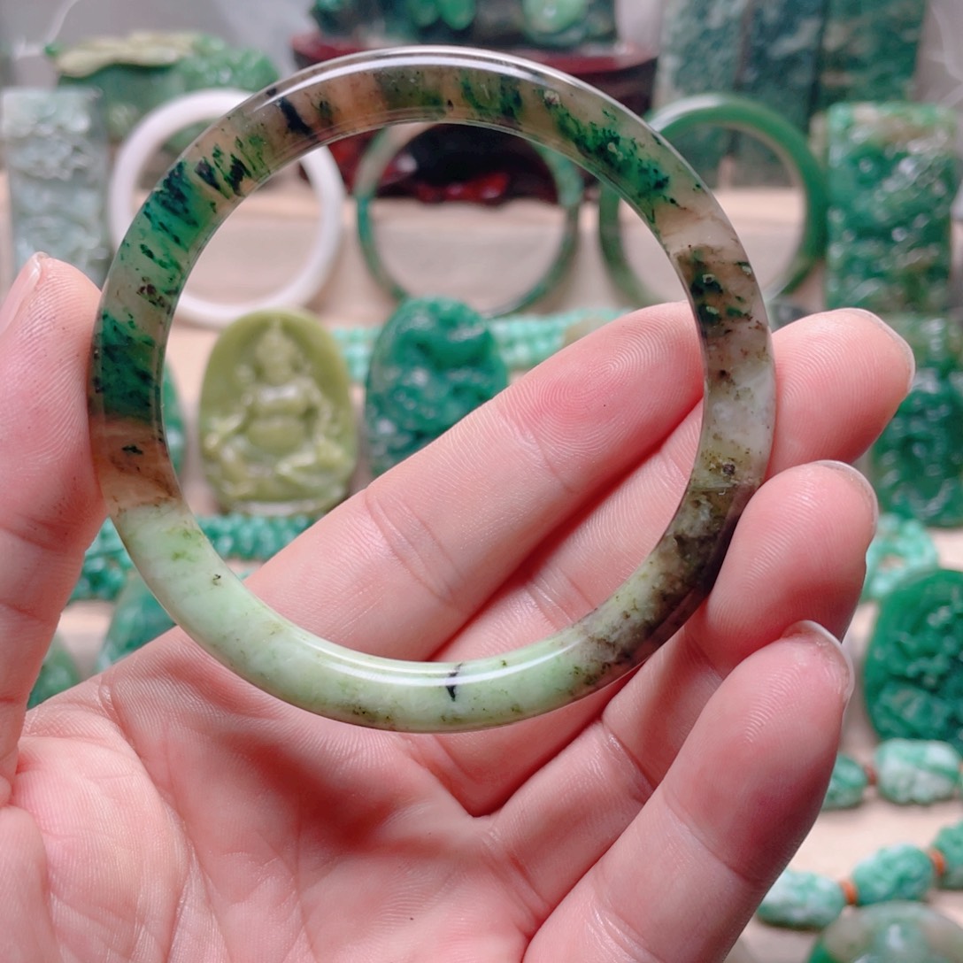 独山玉未镶嵌手镯