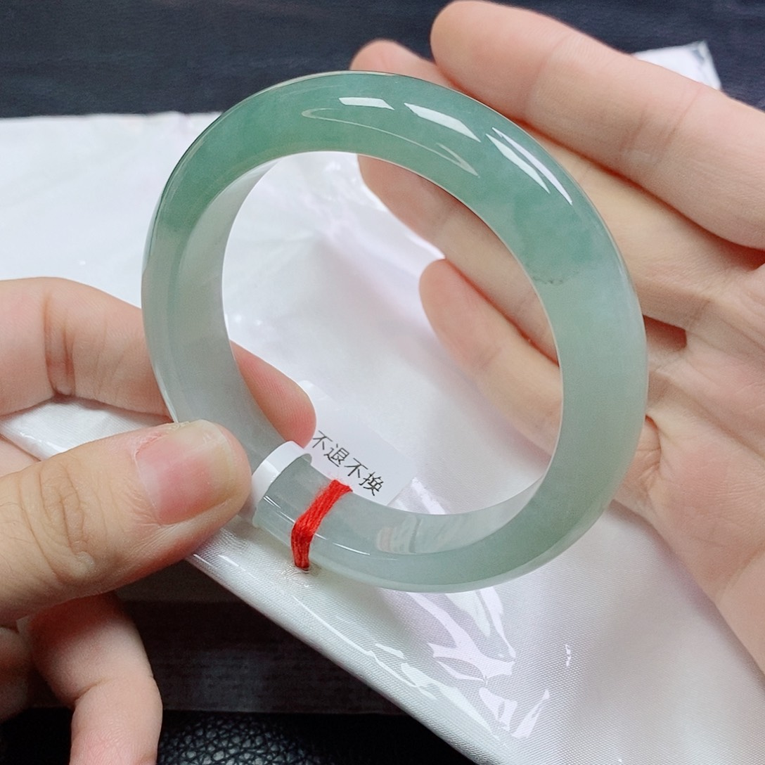 翡翠手镯未镶嵌正装冰胶半山水