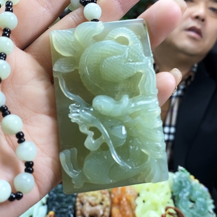 蛇纹石玉吊坠未镶嵌