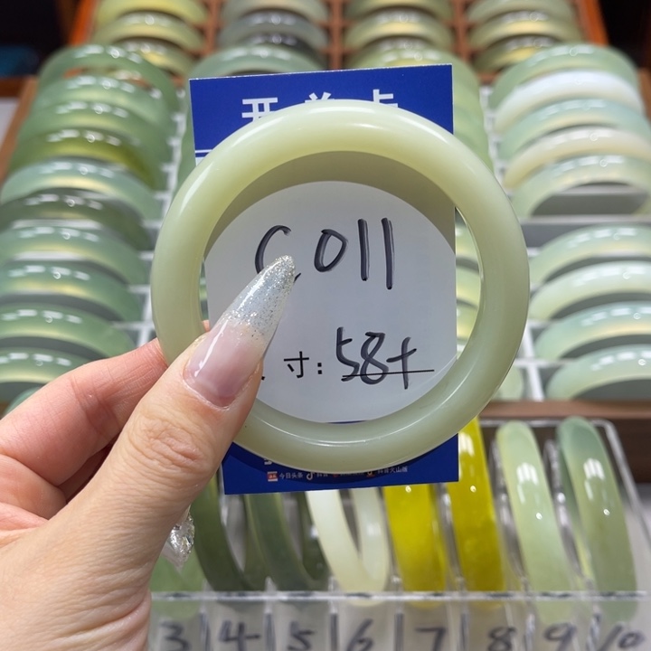 岫玉手镯未镶嵌?**座手镯