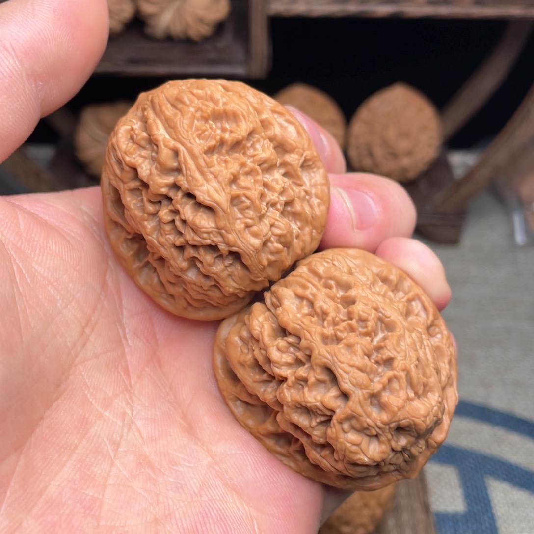 文玩核桃把件43边44肚53克爆肉筋将军膀