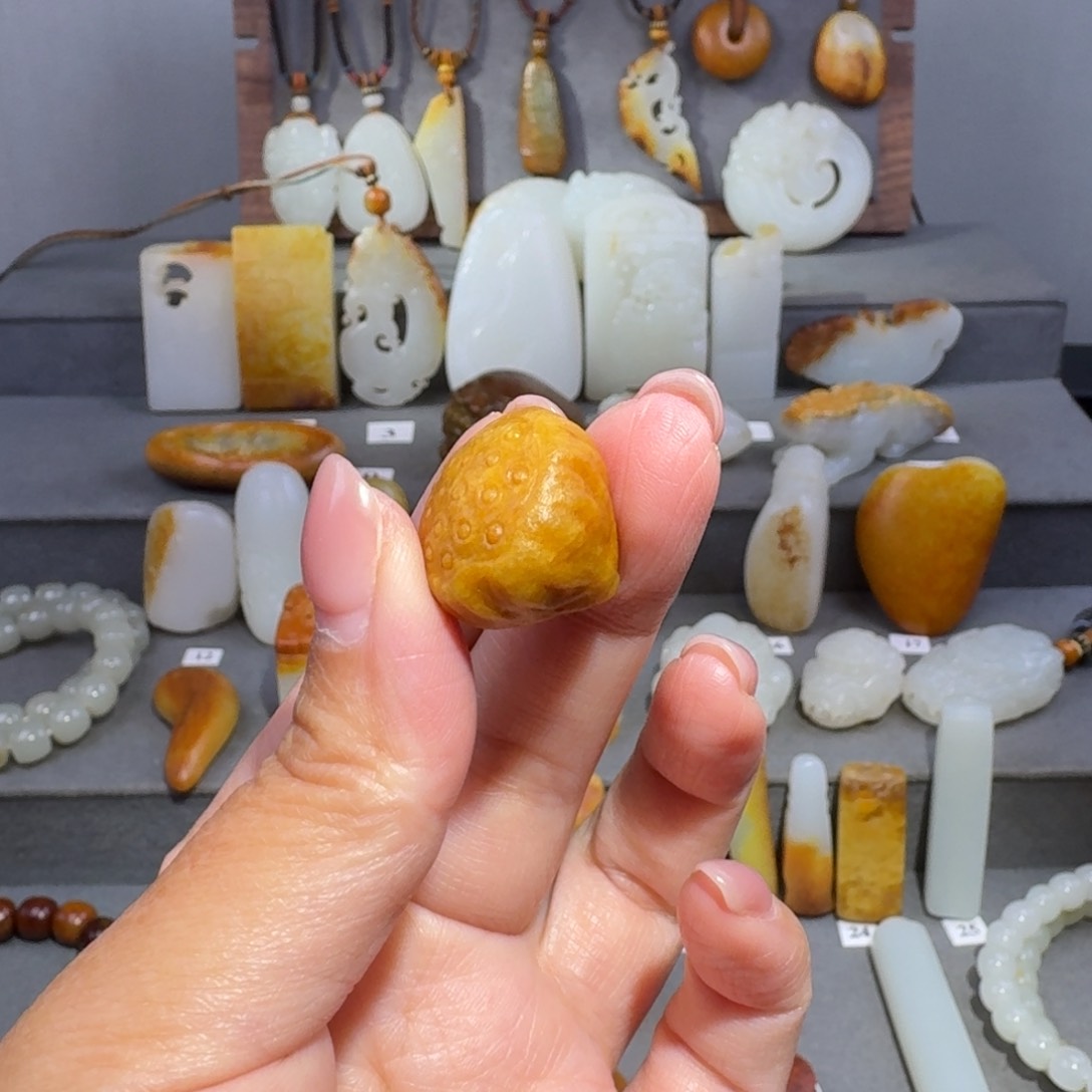 和田玉颈饰未镶嵌