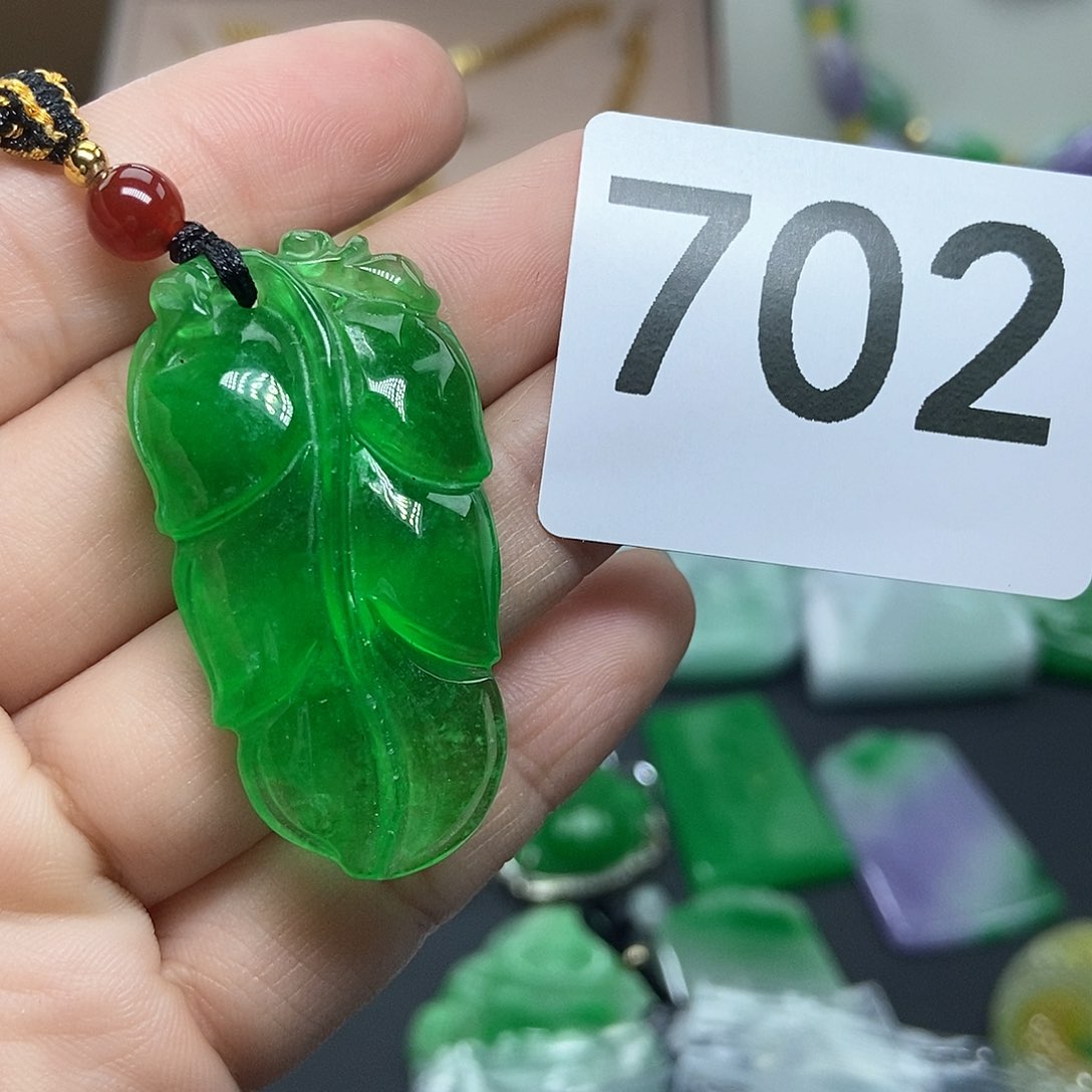 翡翠吊坠(赠链)未镶嵌