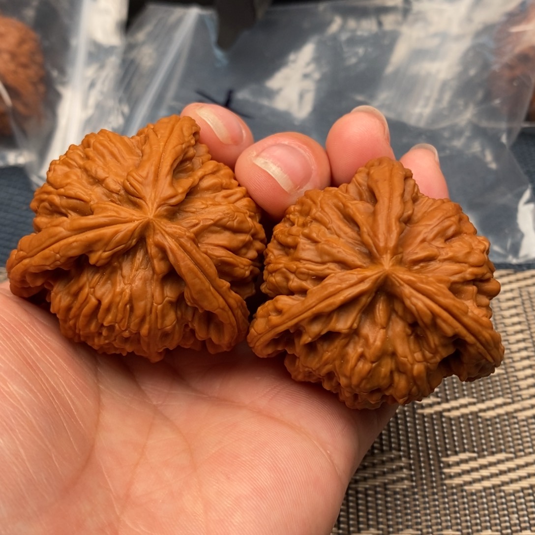 峰***i吊坠文玩核桃三棱