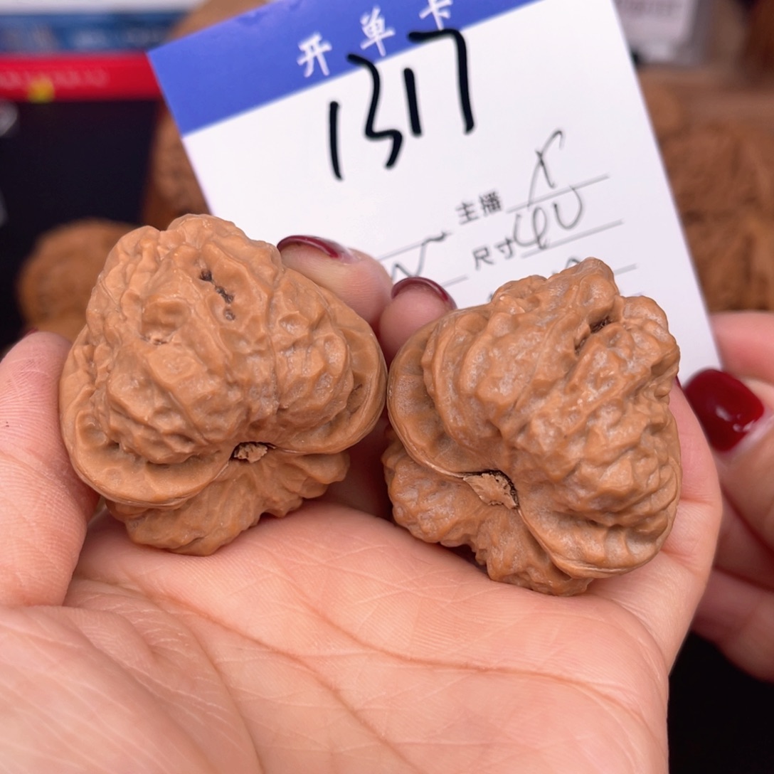 文玩核桃吊坠蛙蛙40尺。 1317