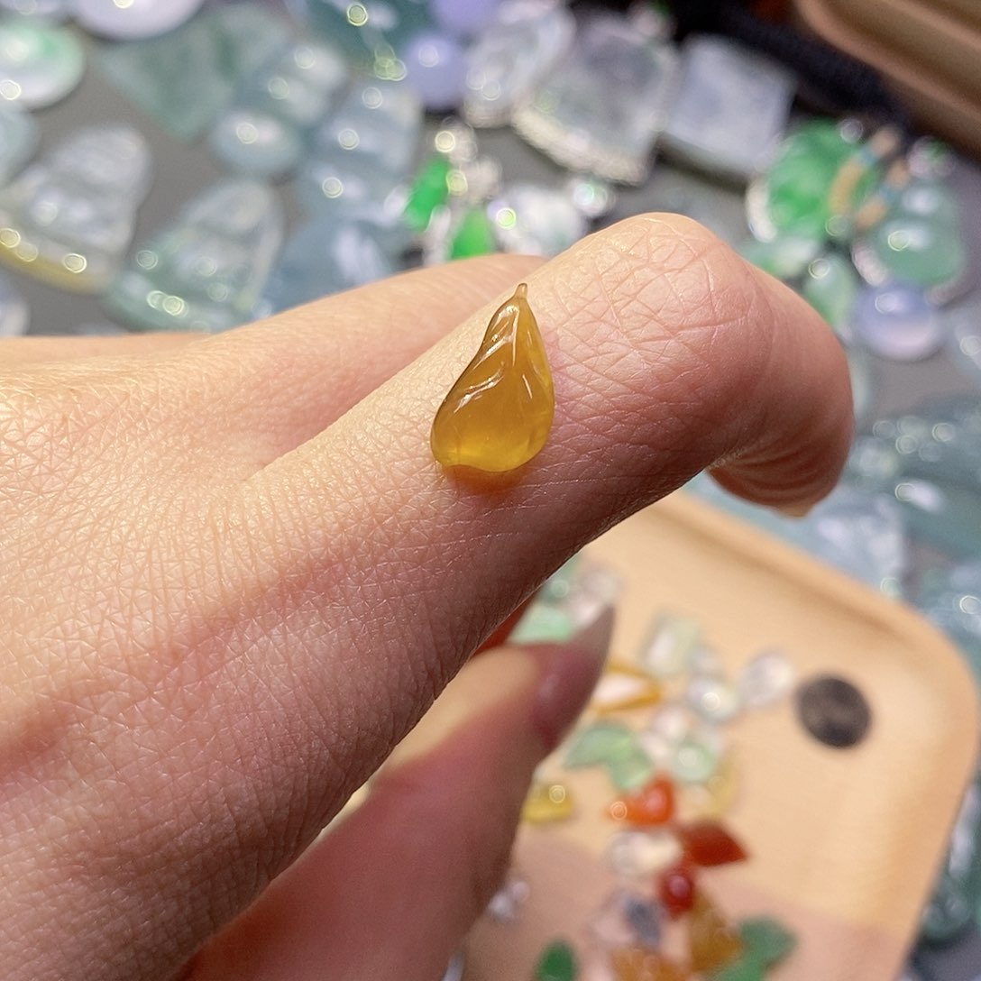 翡翠颈饰未镶嵌翡翠