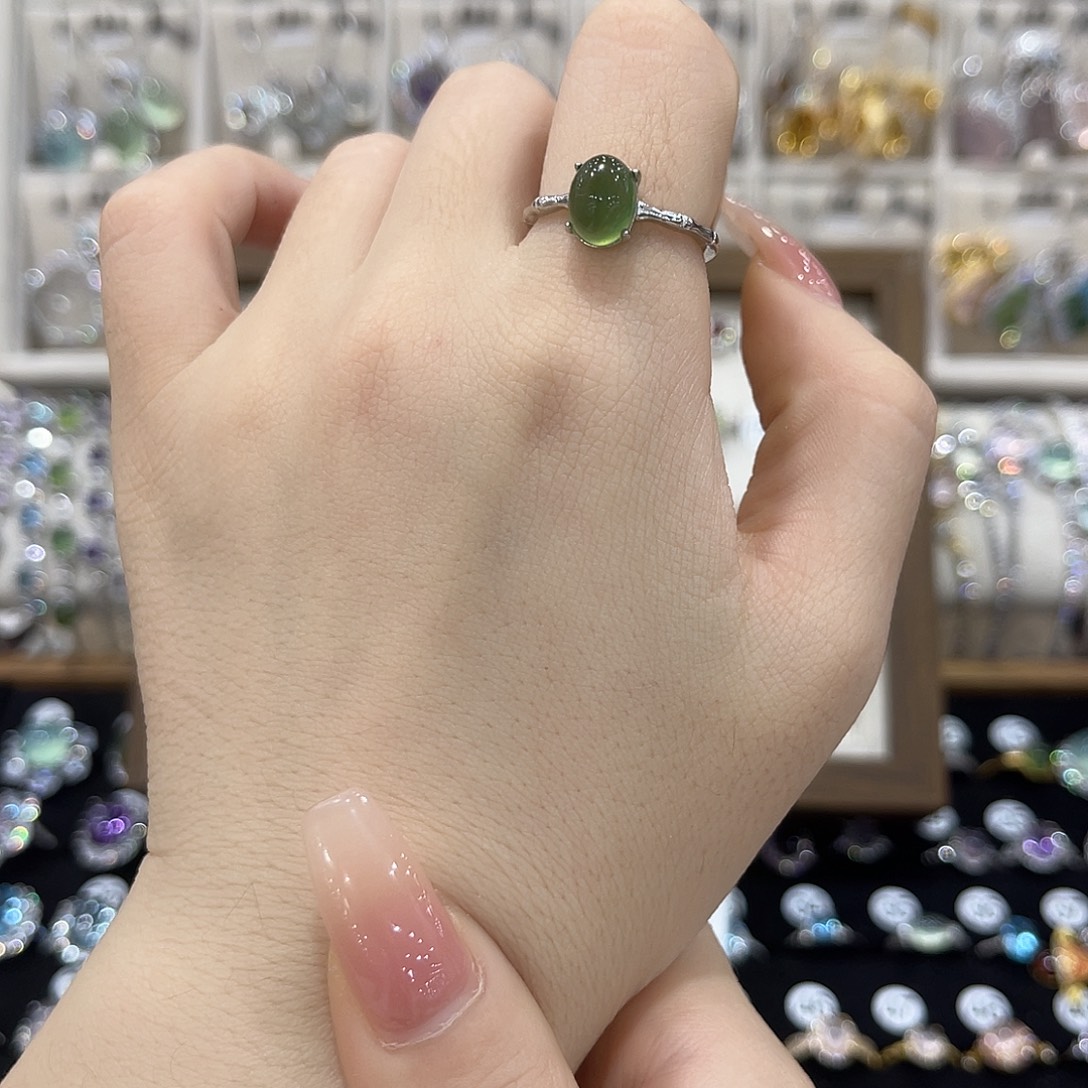 会***的蛇纹石玉银S925镶嵌戒指