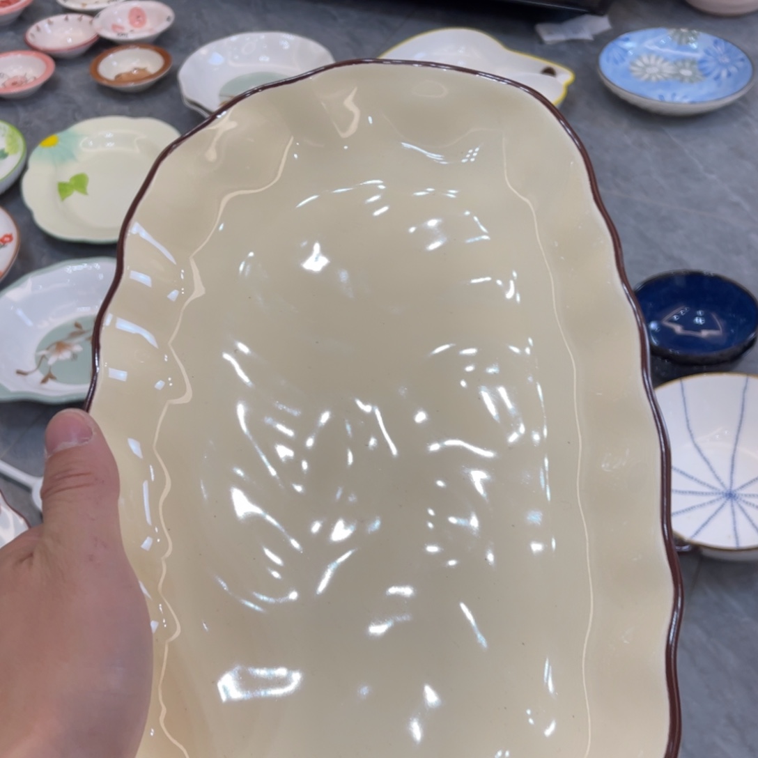 陶瓷微瑕餐具介意勿拍，满18飞！