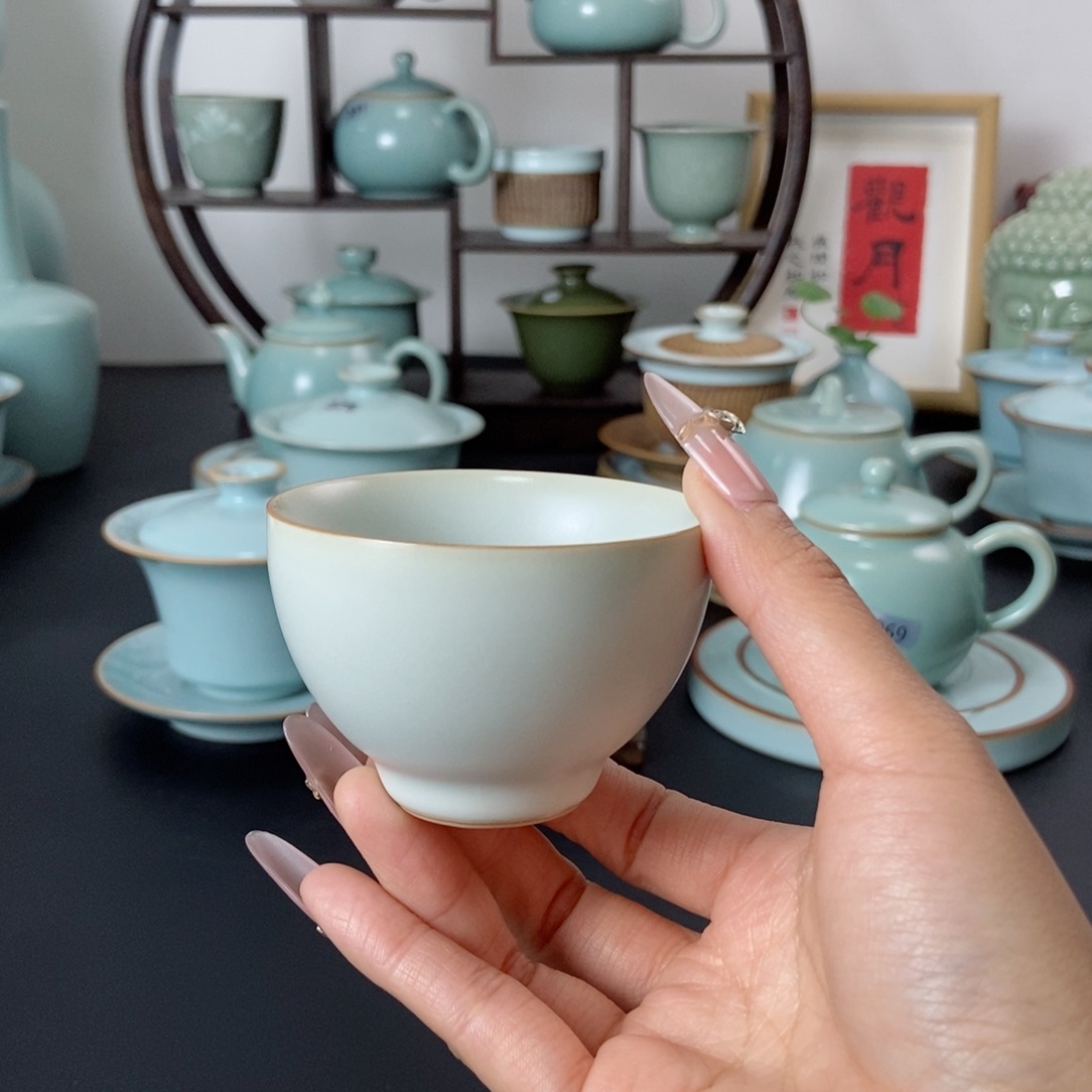 一级品仿古月白鸡心杯