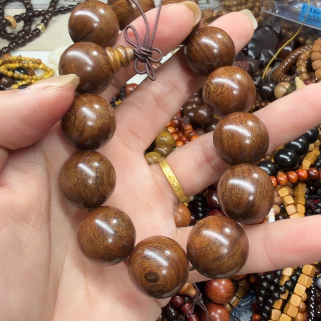 无事牌维腊木（绿檀）