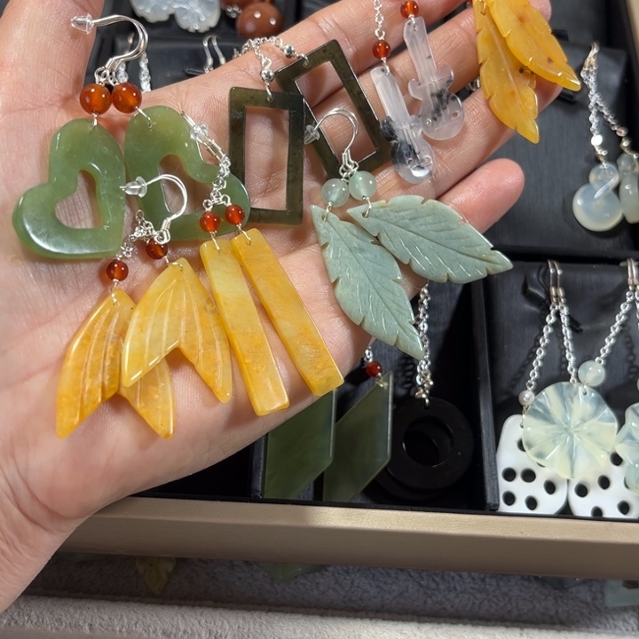 蛇纹石玉未镶嵌天然岫玉耳饰