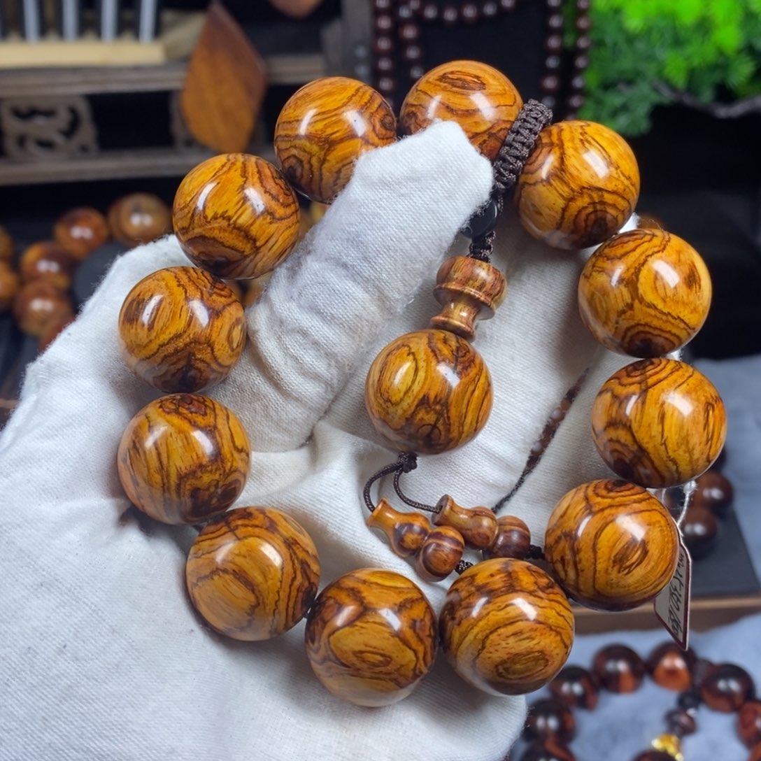 宝*宝海南黄花梨2.8满纹对眼