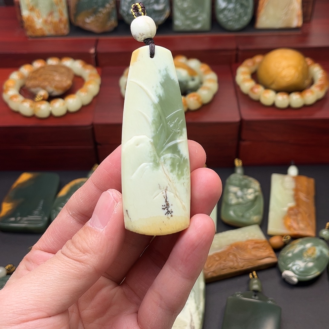 岫岩河磨玉（透闪石质玉）颈饰未镶嵌随*