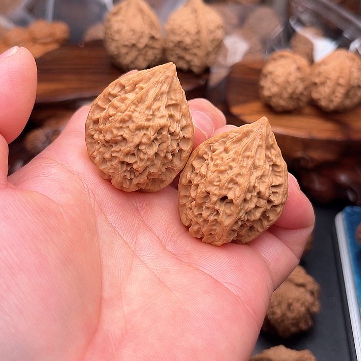 桃核把件核桃柳叶鸡心