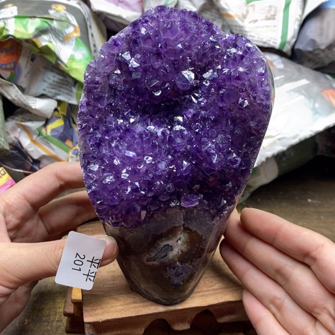 紫晶乌拉圭未镶嵌